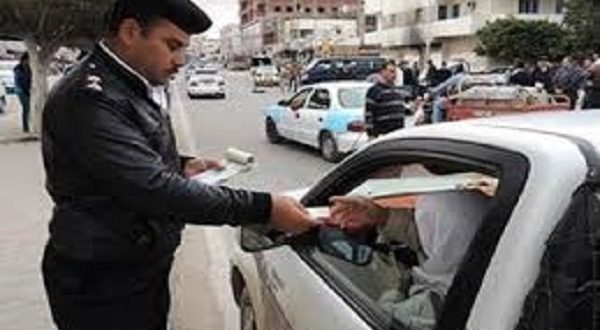 بسبب مخالفة مرور ضبط سائق تعدى على رجل مرور