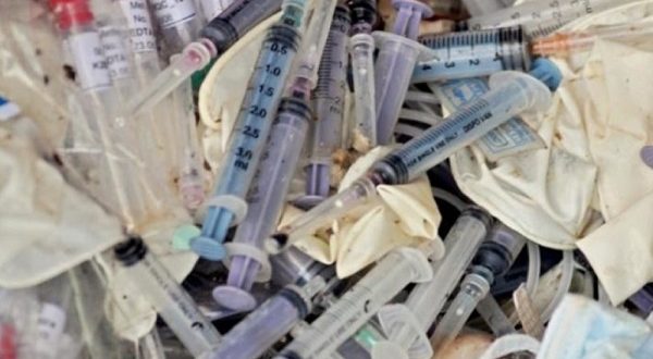 النفايات الطبية.. خطر صامت في شوارعنا يهدد الصحة والبيئة