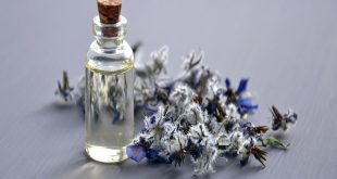 اصنعي زيت عطري لجسدك بيديك