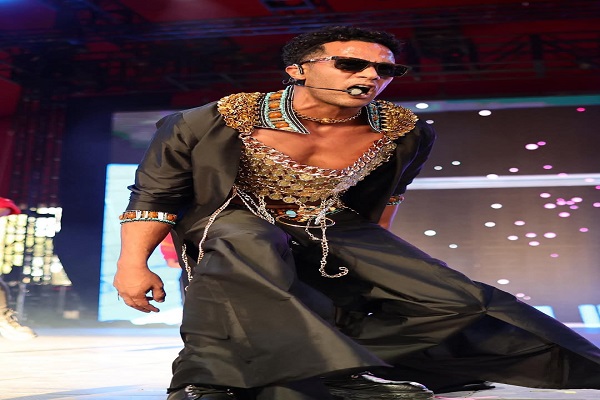 محمد رمضان :الغناء بيكسب أكثر