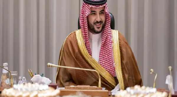 زيارة لافتة في توقيت حساس.. وزير الدفاع السعودي في طهران وسط آمال التهدئة الإقليمية