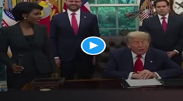 ترامب يغازل صحفية اثناء لقاء في البيت الأبيض