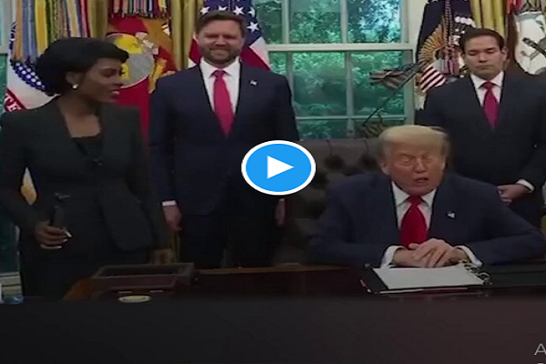 ترامب يغازل صحفية اثناء لقاء في البيت الأبيض
