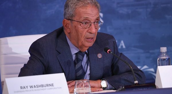 عمرو موسى يروي كواليس غضب مبارك في قمة ما بعد غزو الكويت.