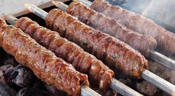 من أسياخ هوميروس إلى شاورما الشارع: رحلة الكباب المشوي عبر العصور