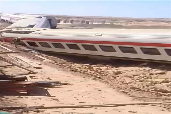 خروج عربتين عن القضبان يوقف حركة قطارات الصعيد بالأقصر