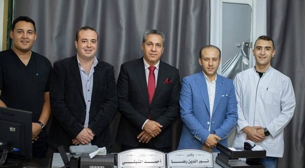 محافظ الشرقية الاسبق يدشن حفل افتتاح عيادة طب الاسنان لأبنه بالمنصورة