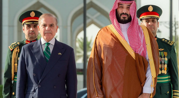 السعودية وباكستان: تحالف دفاعي يثير التكهنات حول الطموحات النووية