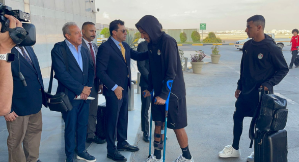 إصابة مقلقة لمرموش: نجم مانشستر سيتي يعود إلى القاهرة بعكاز بعد مباراة بوركينا فاسو