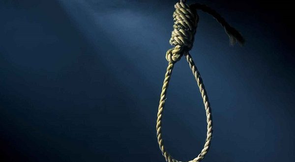 مأساة تهز الجيزة: طفل ينهي حياته شنقاً بعد خلاف مع والدته على هاتفه المحمول في الوراق