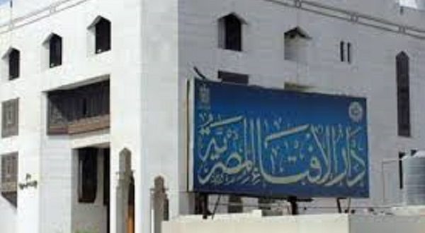 مفتي الجمهورية: صلاة المرأة بالنقاب مكروهة شرعًا