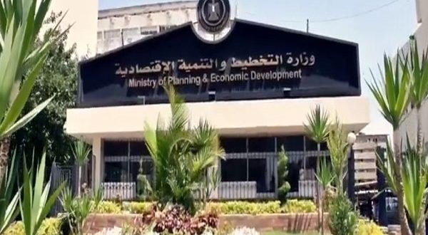 "التخطيط": التحويلات المالية تتفوق على الاستثمار الأجنبي