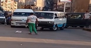 جريمة شوارع غريبة: "سيد الطريق" يبتز المارة برسوم مرور في مصر