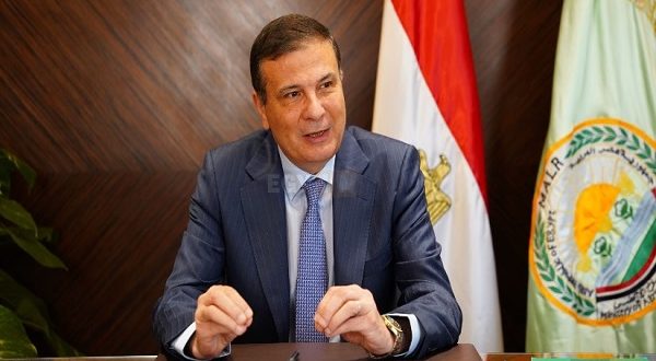 وزير الزراعة يُطلق حملة "لا تهاون" ويحرم المتعدين على الأراضي من الأسمدة المدعمة