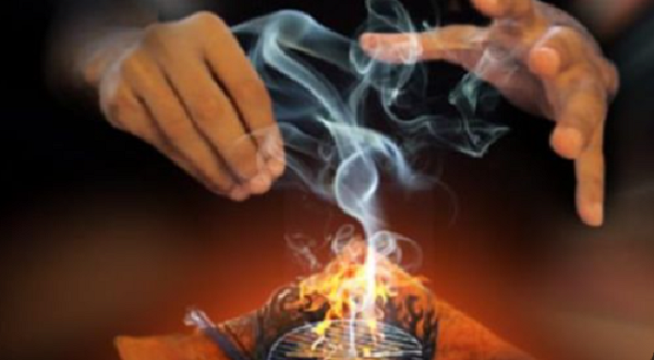 لغز "رسالة الموت"... فتاة الأقصر ترحل بعد أسابيع من العذاب.. تهديد بالسحر والانتقام