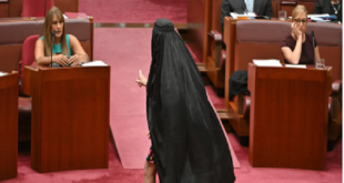 الشيوخ الأسترالي يعاقب بولين هانسون بسبعة أيام إيقاف بعد ارتدائها النقاب بقصد الاهانة للنقاب