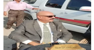 رئيس حي شرق شبرا يحول الرصيف لمكتب: "مش عايز حيطان بيني وبين الناس"