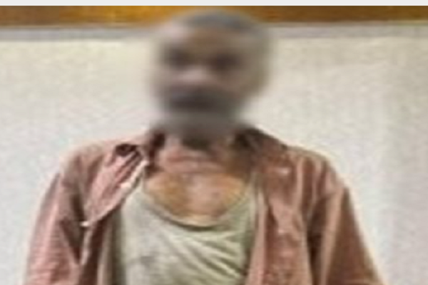 مريض نفسي يطارد الأطفال في سوهاج