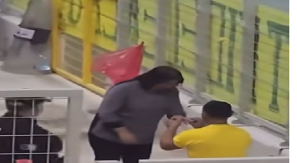 طلب زواج جريء في مدرجات شبيبة القبائل: فيديو يثير إعجاباً وانتقادات في الجزائر ⭕⭕الشيخ أحمد ترك، أمين اللجنة الدينية بمجلس الشيوخ، قال إن مصر عبر التاريخ كانت منبع الخير والعطاء،.