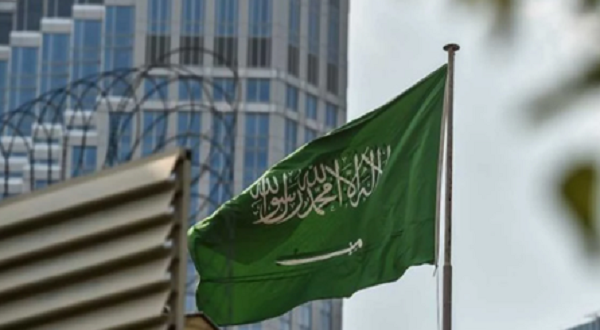 السعودية: أمننا الوطني خط أحمر.. وغارة على شحنة أسلحة في المكلا