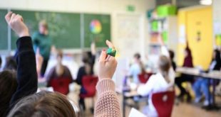 التعليم تنفي ضم الأخصائيين لحافز التدريس: «شائعة.. لا قرار حتى الآن»