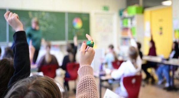 التعليم تنفي ضم الأخصائيين لحافز التدريس: «شائعة.. لا قرار حتى الآن»