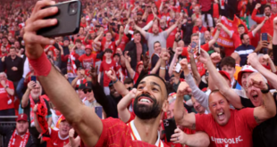 محمد صلاح يستمر مع ليفربول.. الخلاف مع سلوت ينتهي والجماهير تحتفل بعودته