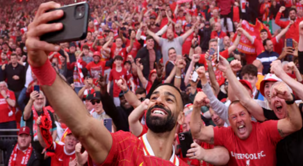 محمد صلاح يستمر مع ليفربول.. الخلاف مع سلوت ينتهي والجماهير تحتفل بعودته