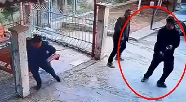 تلميذ يطلق النار على مديره وكاميرات المراقبة تكشف التفاصيل