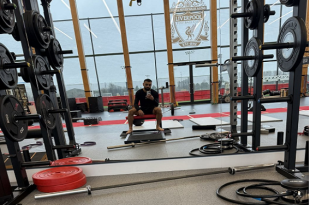 محمد صلاح يرد بصورة صامتة.. وسلوت يوجه رسالة قاسية: «أنا لست ضعيفًا»