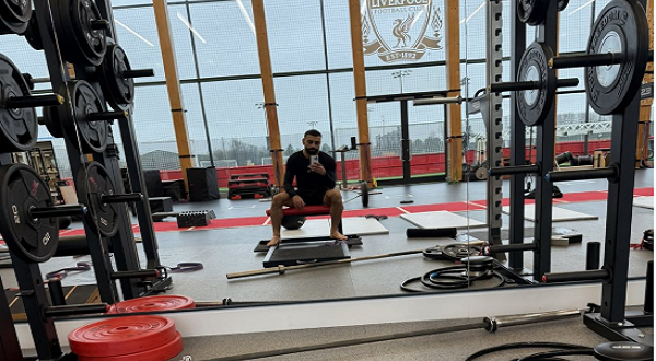 محمد صلاح يرد بصورة صامتة.. وسلوت يوجه رسالة قاسية: «أنا لست ضعيفًا»