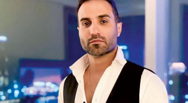 من المطار إلى محل الفاكهة.. فهمي يحكي أقسى أيام الغربة