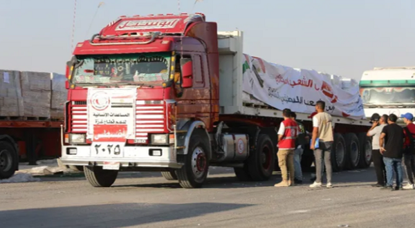 الهلال الأحمر المصري... إرسال 148 ألف سلة غذائية و13200 قطعة ملابس شتوية إلى غزة