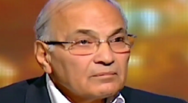 أحدث ظهور للفريق أحمد شفيق بعد صلاة الجمعة يتصدر الترند