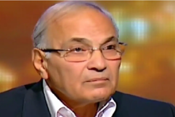 أحدث ظهور للفريق أحمد شفيق بعد صلاة الجمعة يتصدر الترند