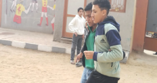 صاحبي يا صاحبي...لقطة إنسانية مؤثرة في أول أيام امتحانات الشهادة الإعدادية بالقليوبية