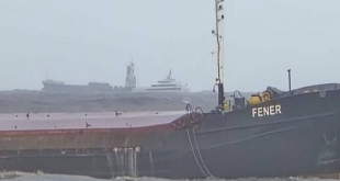 قناة السويس تنقذ طاقم سفينة "FENER" بعد ميلها نحو الغرق شمال بورسعيد