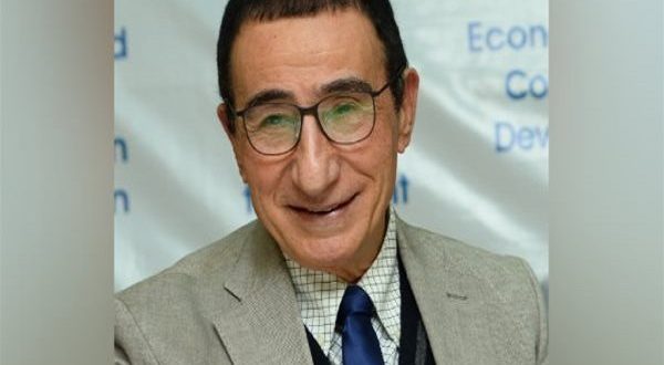 بخدعة "تحديث البيانات".. تفاصيل الاستيلاء على أموال عبد المنعم عمارة وزير الرياضة الأسبق