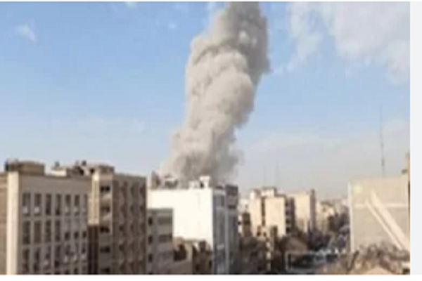 خارطة الطريق الدستورية: من يحكم إيران الآن؟