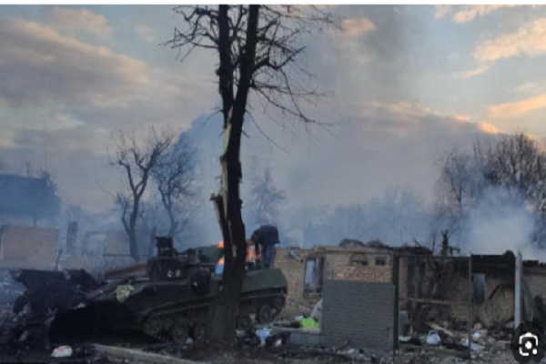 انفجارات تهز قاعدة "فيكتوريا" الأمريكية ببغداد واستنفار للمنظومات الدفاعية