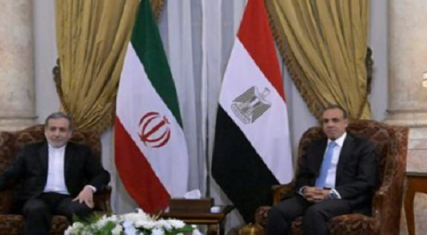 القاهرة وطهران: مشاورات مكثفة لضبط إيقاع التهدئة الإقليمية