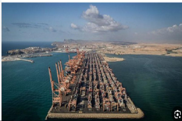 مسقط: هجمات "غادرة" تستهدف ميناء صلالة