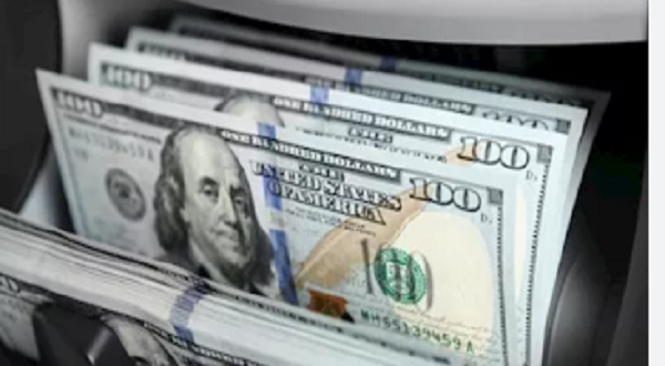 الدولار يعاود الصعود.. قفزة جديدة في البنوك المصرية