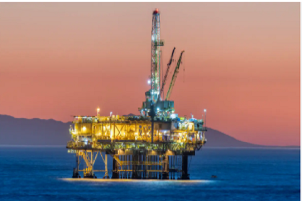 نُذر "زلزال طاقة" عالمي.. سيناريوهات النفط في قبضة الصراع