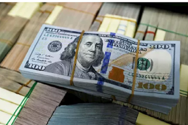 بواقع 54.27 جنيه.. الدولار يكسر حاجزاً تاريخياً جديداً أمام الجنيه المصري