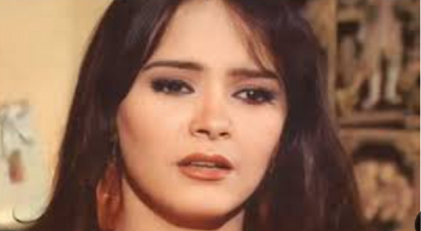 منال عبد اللطيف تكسر صمتها: خلع الحجاب قرار "نفسي" وليس تمهيداً للعودة للفن