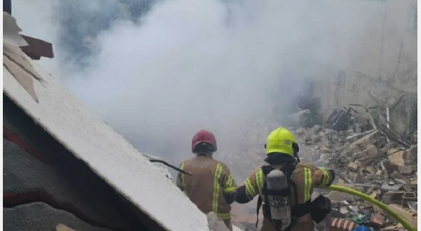 صواريخ باليستية إيرانية تدك حيفا... دمار هائل في مبانٍ سكنية وإصابات حرجة