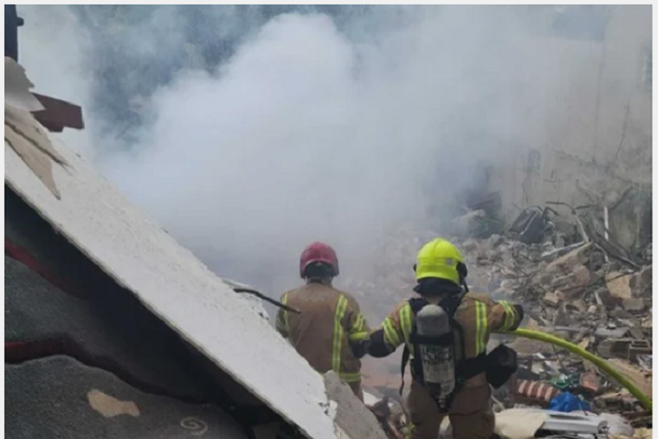 صواريخ باليستية إيرانية تدك حيفا... دمار هائل في مبانٍ سكنية وإصابات حرجة