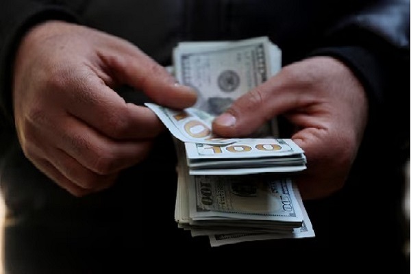 الأخضر يواصل تحركاته الملحوظة.. أسعار الدولار اليوم في البنوك المصرية وسوق الصرف تشتعل مجدداً