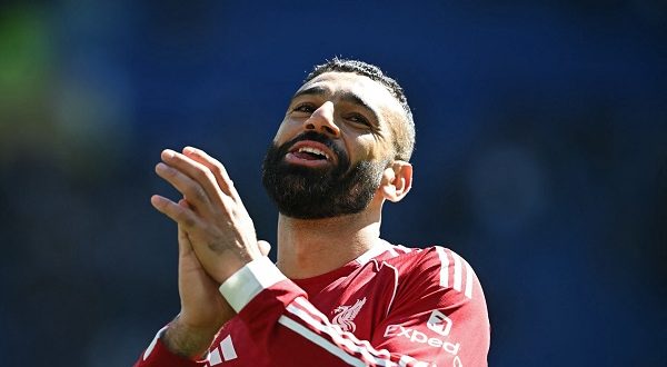 دموع الفراق تقترب.. عائلة محمد صلاح ترفض تشجيع فريقه الجديد وتتمسك بـ "الريدز"